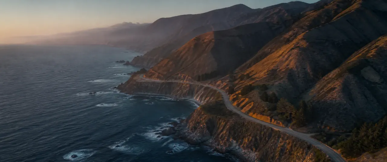 Étude visuelle aérienne de la côte de Big Sur en Californie